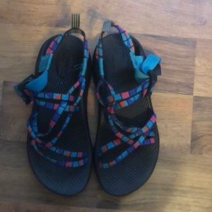 Kids size 5 chacos!!